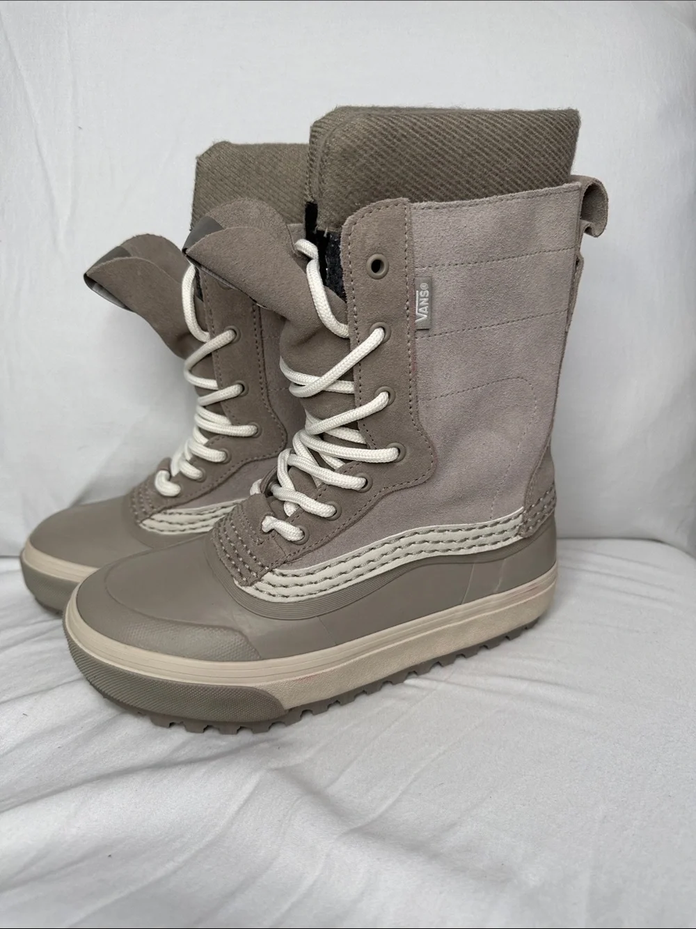 Women's size 5.5 / Men's size 4 Vans Taupe/Off-White High-Top Lace-Up MTE Boots